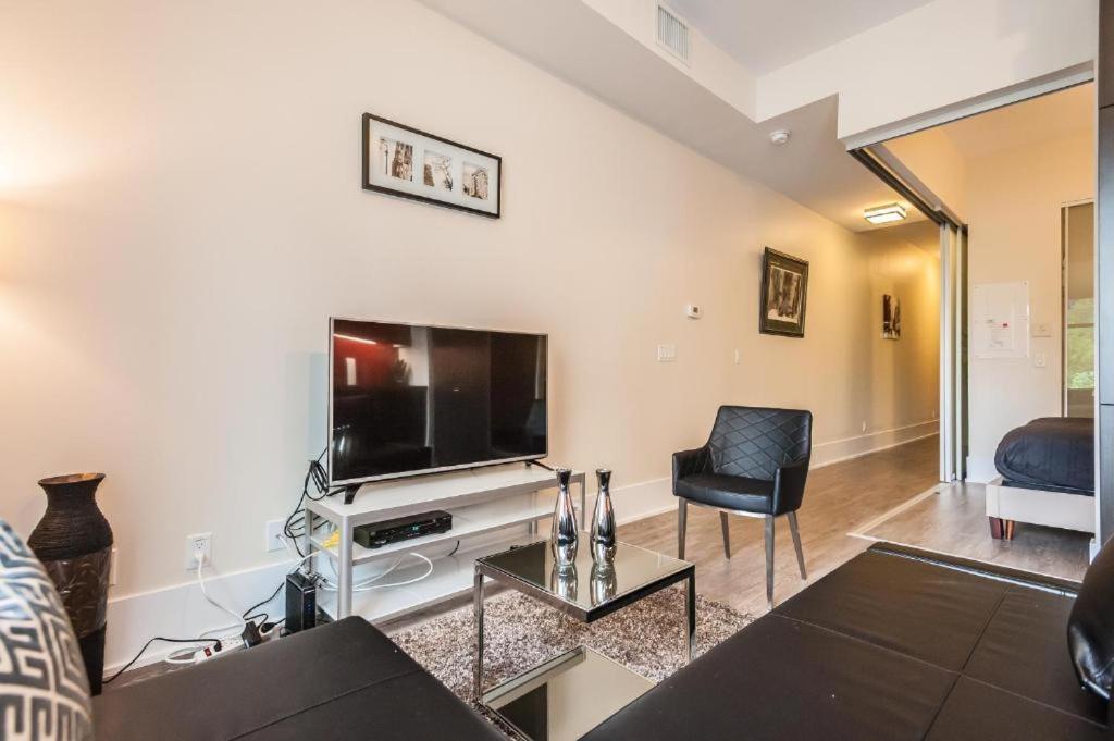 Skyline Suites - Walk To Mtcc, Acc, Rogers Centre & Entertainment District Toronto Eksteriør bilde