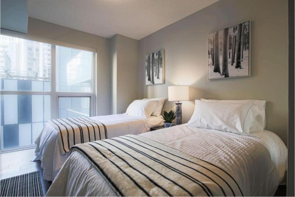 Skyline Suites - Walk To Mtcc, Acc, Rogers Centre & Entertainment District Toronto Eksteriør bilde