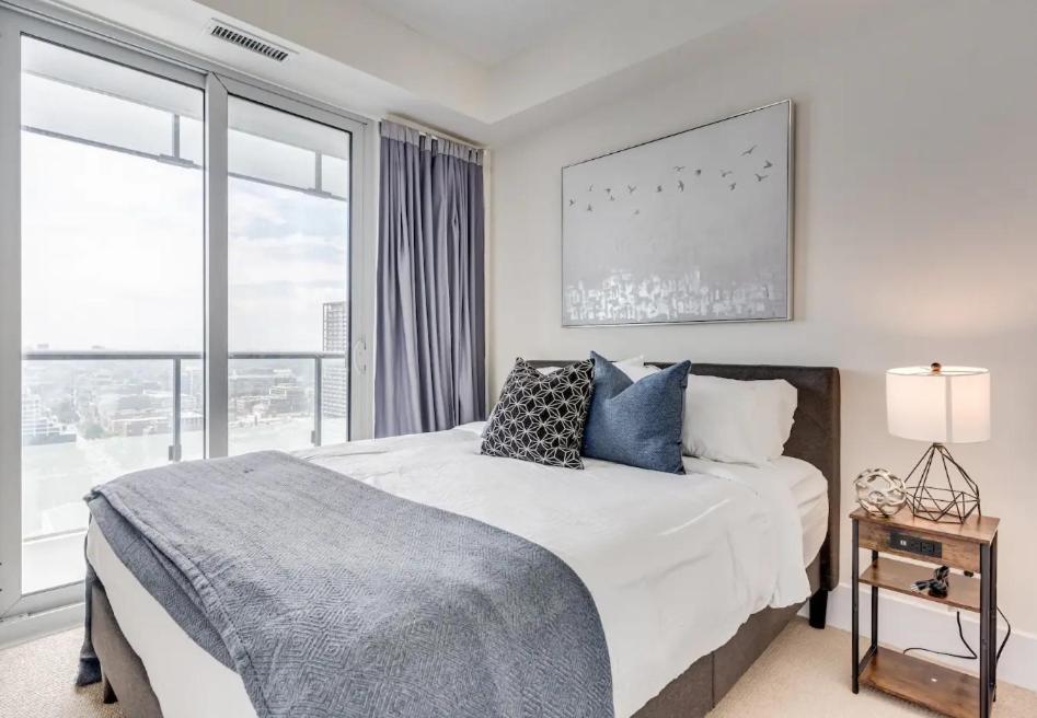 Skyline Suites - Walk To Mtcc, Acc, Rogers Centre & Entertainment District Toronto Eksteriør bilde