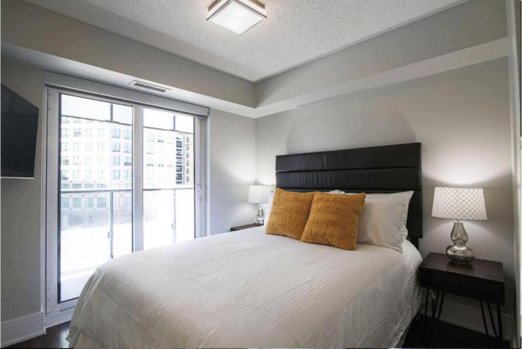 Skyline Suites - Walk To Mtcc, Acc, Rogers Centre & Entertainment District Toronto Eksteriør bilde
