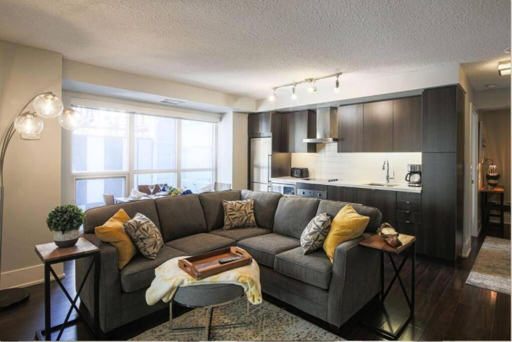 Skyline Suites - Walk To Mtcc, Acc, Rogers Centre & Entertainment District Toronto Eksteriør bilde