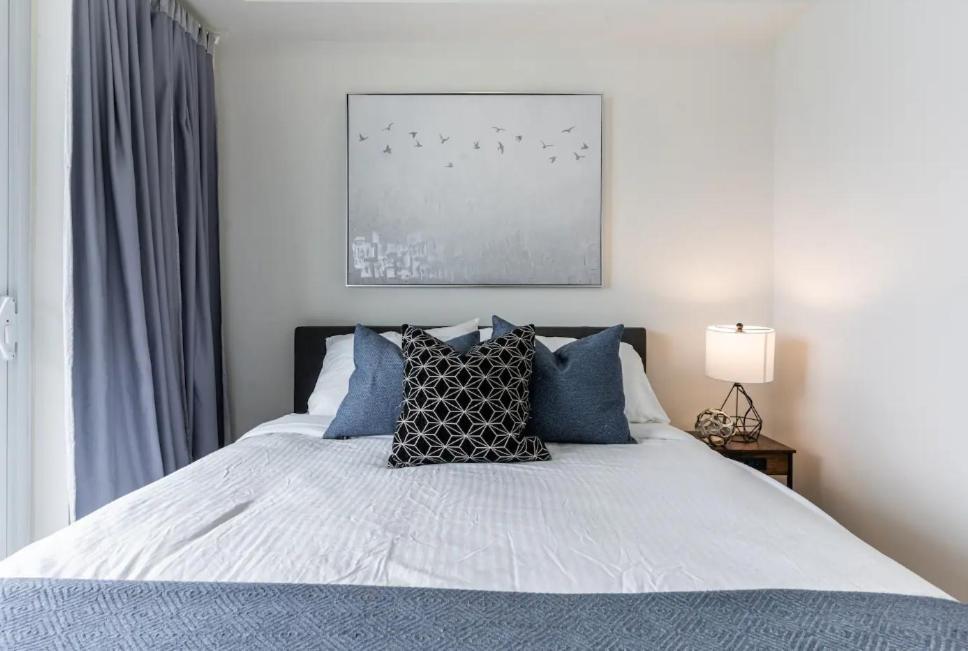 Skyline Suites - Walk To Mtcc, Acc, Rogers Centre & Entertainment District Toronto Eksteriør bilde