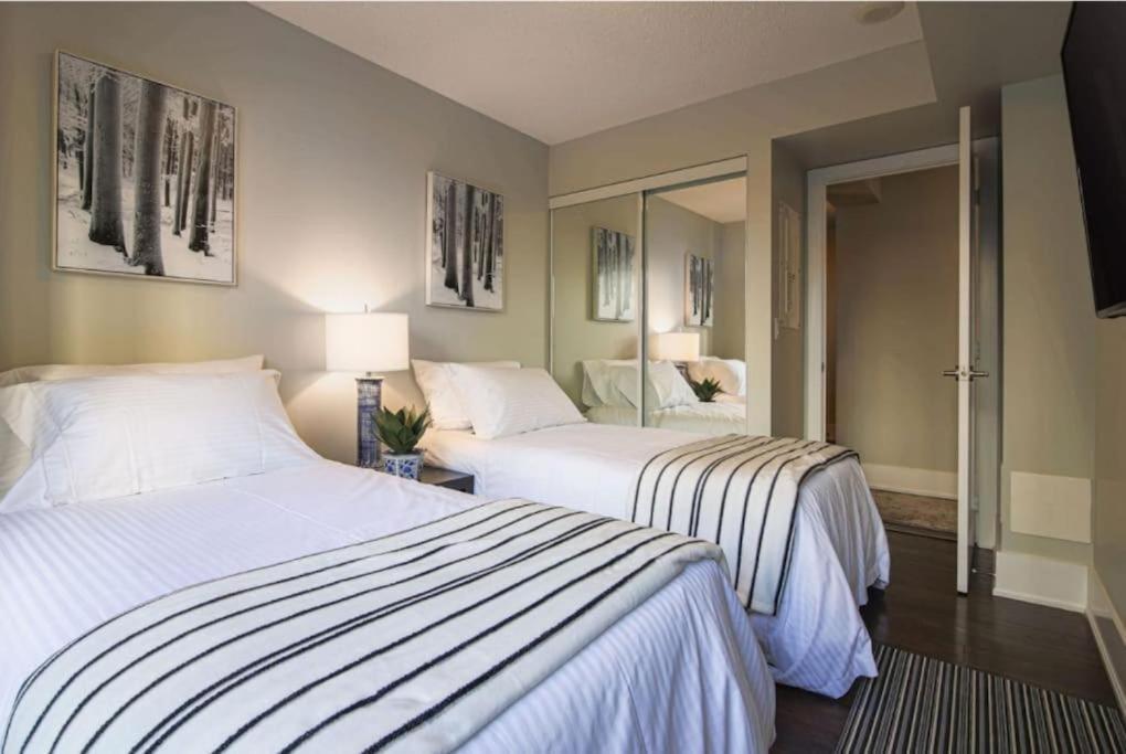 Skyline Suites - Walk To Mtcc, Acc, Rogers Centre & Entertainment District Toronto Eksteriør bilde