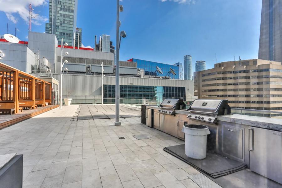 Skyline Suites - Walk To Mtcc, Acc, Rogers Centre & Entertainment District Toronto Eksteriør bilde