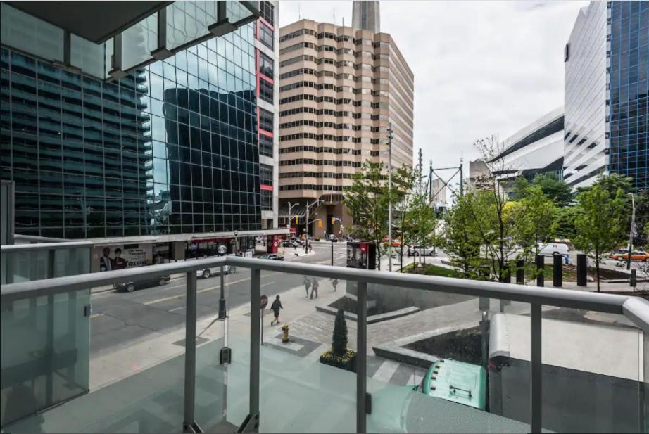 Skyline Suites - Walk To Mtcc, Acc, Rogers Centre & Entertainment District Toronto Eksteriør bilde
