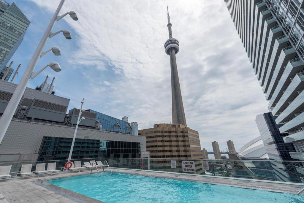Skyline Suites - Walk To Mtcc, Acc, Rogers Centre & Entertainment District Toronto Eksteriør bilde