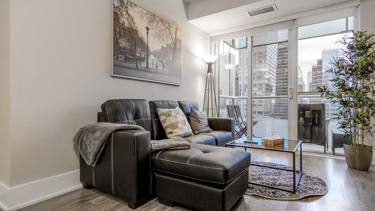 Skyline Suites - Walk To Mtcc, Acc, Rogers Centre & Entertainment District Toronto Eksteriør bilde
