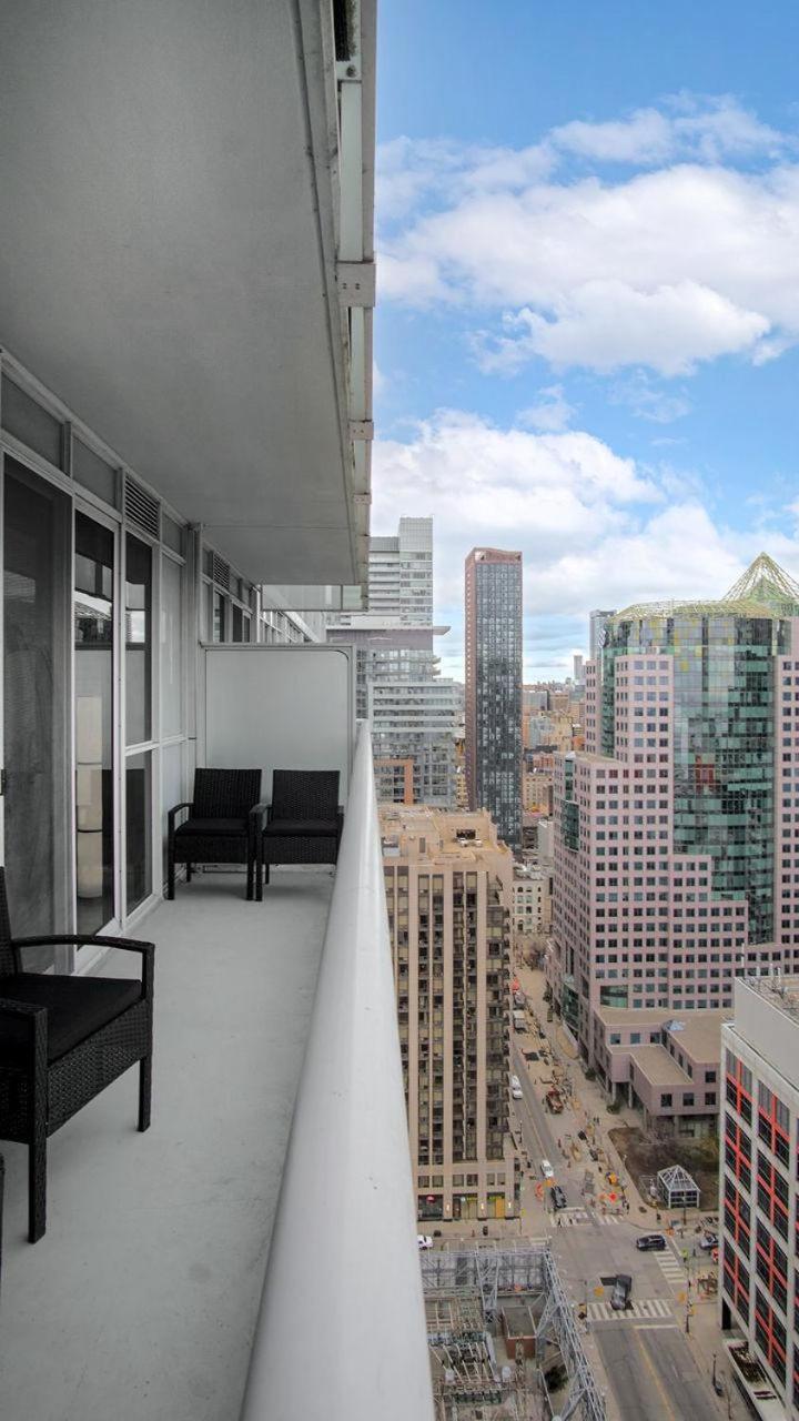 Skyline Suites - Walk To Mtcc, Acc, Rogers Centre & Entertainment District Toronto Eksteriør bilde