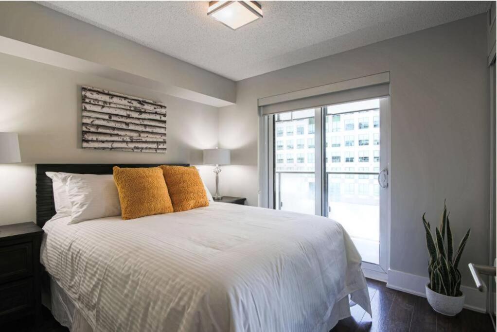 Skyline Suites - Walk To Mtcc, Acc, Rogers Centre & Entertainment District Toronto Eksteriør bilde