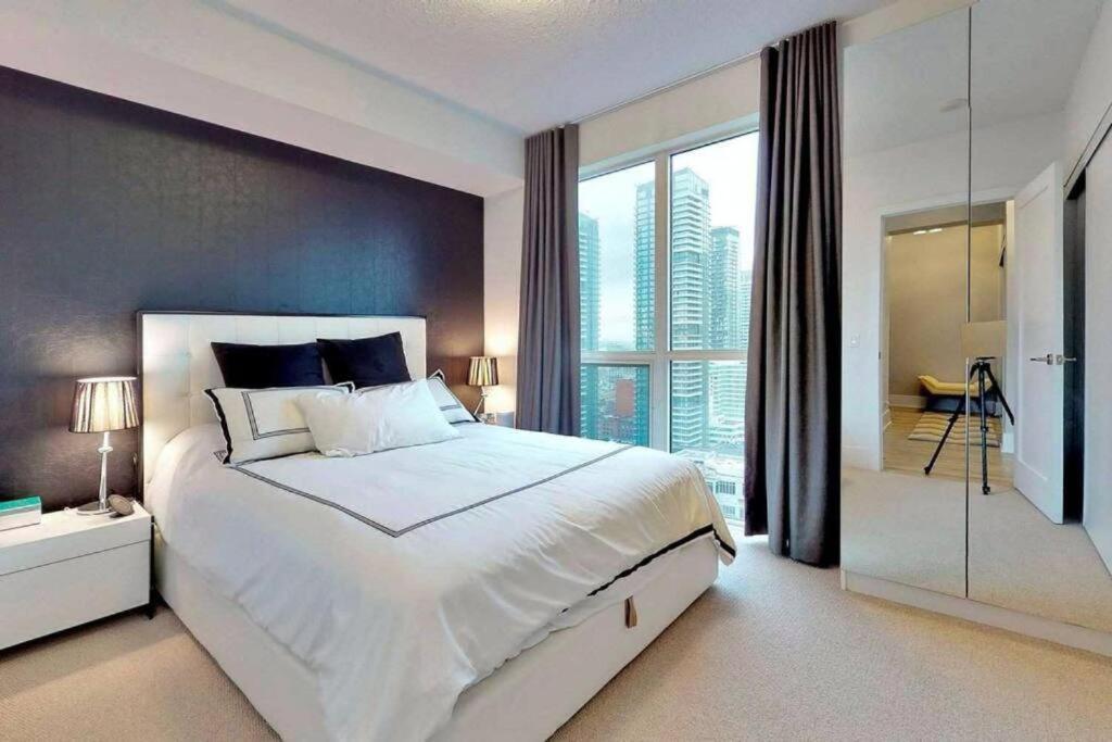 Skyline Suites - Walk To Mtcc, Acc, Rogers Centre & Entertainment District Toronto Eksteriør bilde